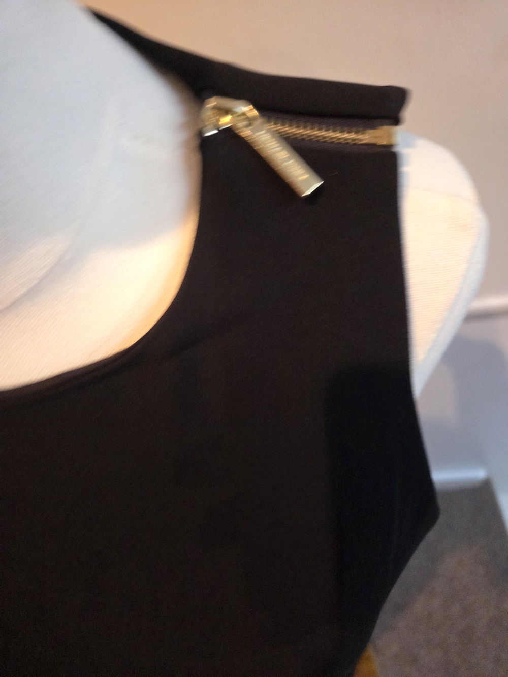 NWT Michael Kors Black Gold Belted Jumpsuit Size 2 - Picture 5 of 6